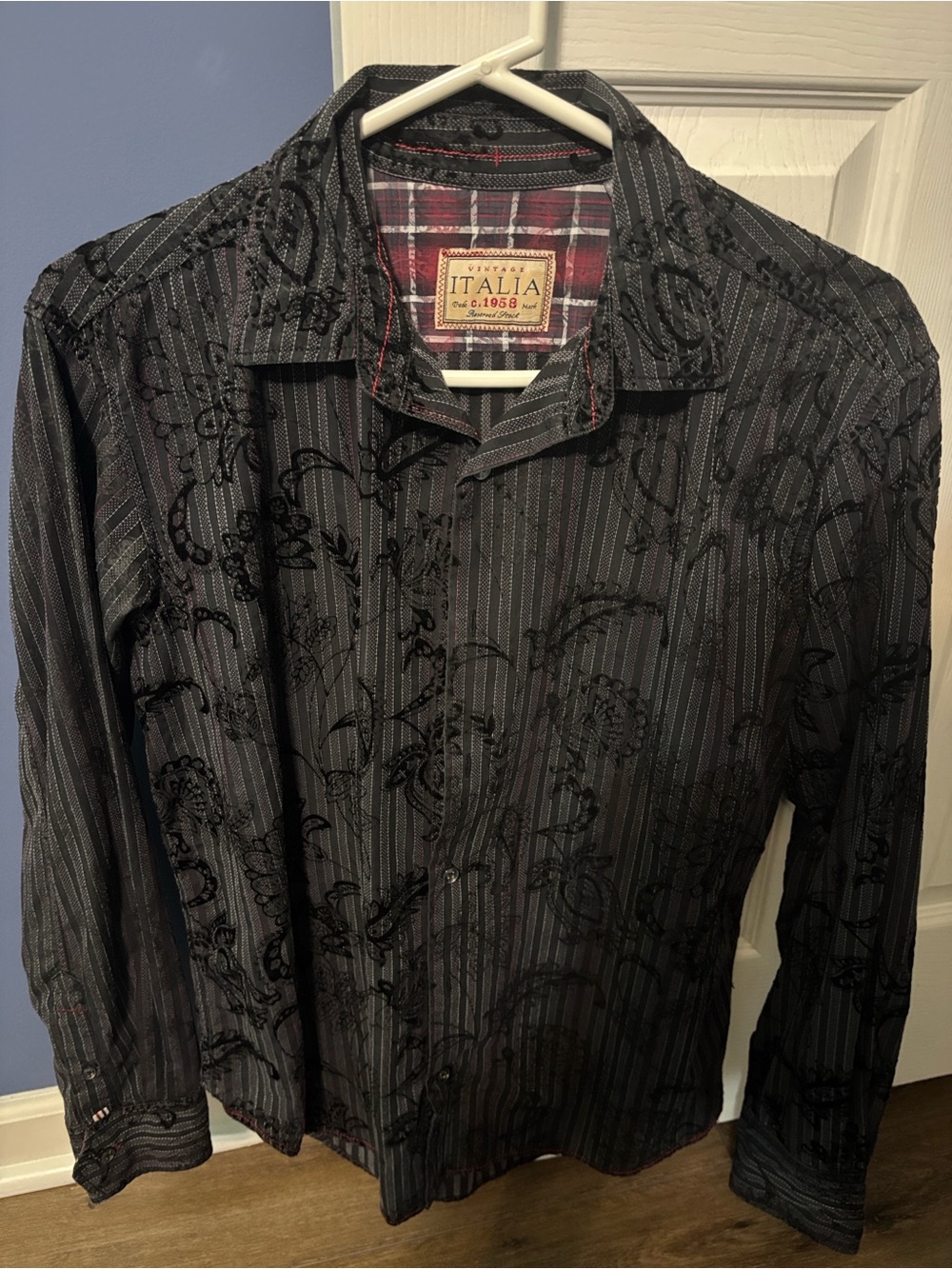 Vintage Italia Men's Black Striped Shirt with Subtle Floral Burnout